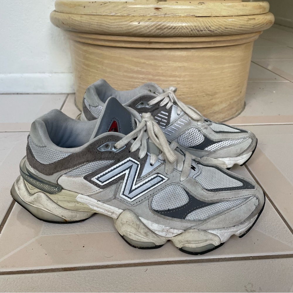 New Balance 9060 Gray NB Chunky Sneakers Women’s 7 Used